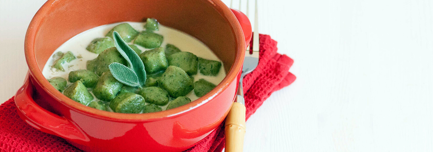 Gnocchi di spinaci con birra, taleggio e salvia