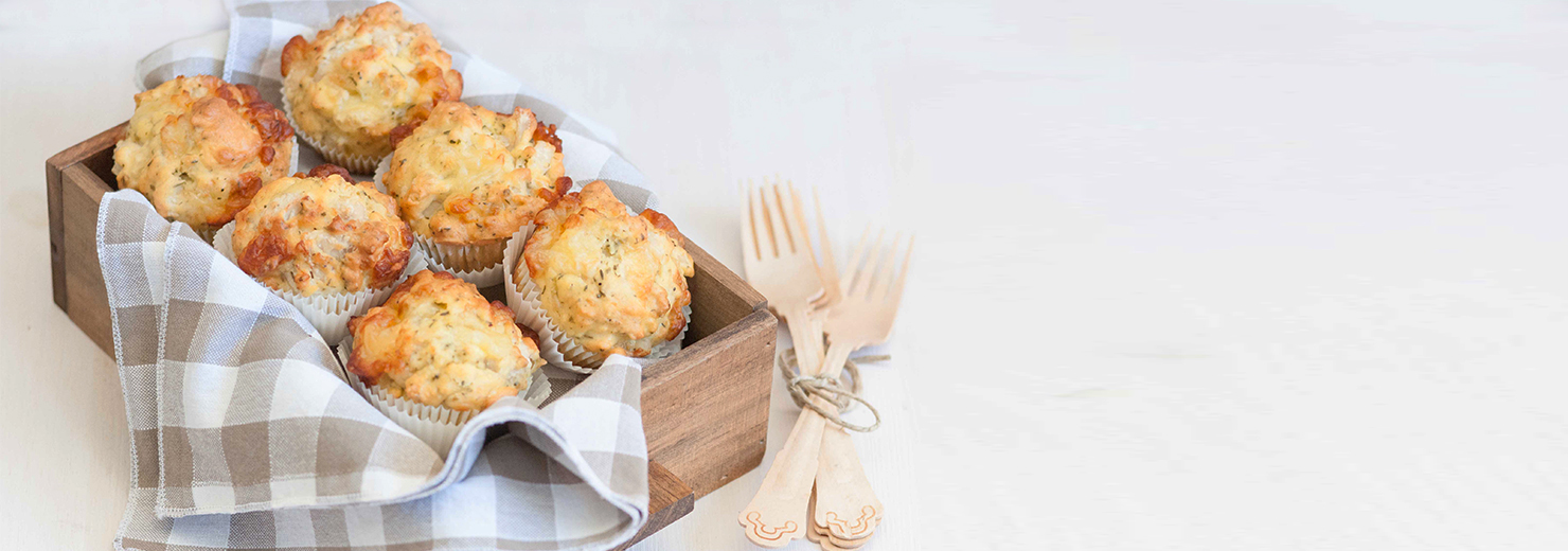 Muffin salati con pollo, scamorza e santoreggia